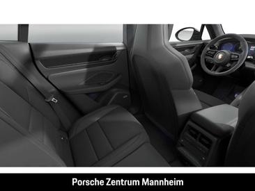 Porsche Macan 4S — photo 14