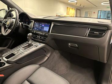 Porsche Macan — photo 16