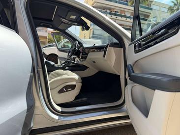 Porsche Cayenne III Turbo — photo 19