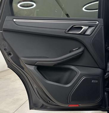 Porsche Macan — photo 21