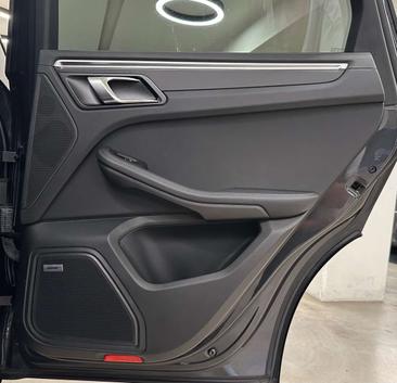 Porsche Macan — photo 23