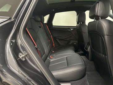 Porsche Macan — photo 24