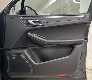 Porsche Macan — photo 25