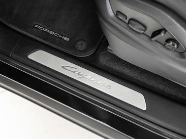 Porsche Cayenne III — photo 20