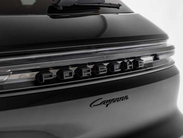 Porsche Cayenne III — photo 21