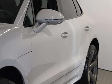 Porsche Macan Turbo — photo 7