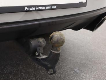 Porsche Macan Turbo — photo 11