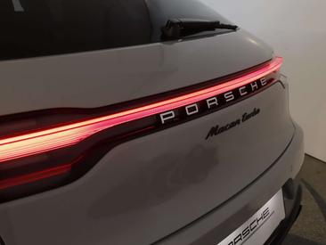 Porsche Macan Turbo — photo 12