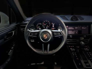 Porsche Macan Electrique Base — photo 9