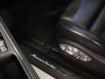 Porsche Macan Turbo — photo 22
