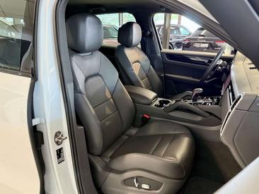 Porsche Cayenne III — photo 18