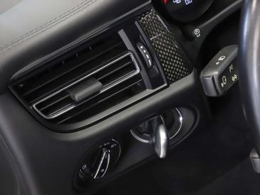 Porsche Macan Turbo — photo 23