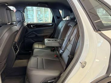 Porsche Cayenne III — photo 19