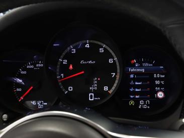 Porsche Macan Turbo — photo 27