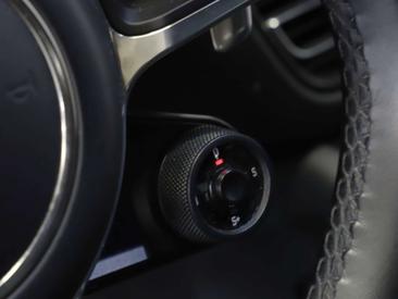 Porsche Macan Turbo — photo 28