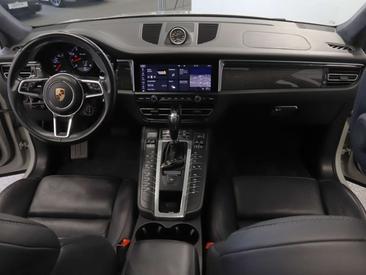 Porsche Macan Turbo — photo 29
