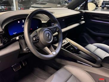 Porsche Macan Electrique Turbo — photo 13