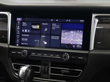 Porsche Macan Turbo — photo 33