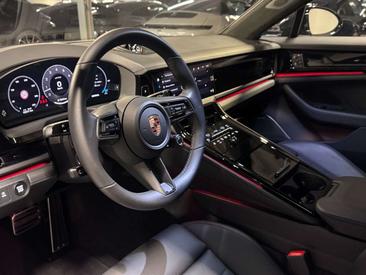 Porsche Panamera II GTS — photo 14