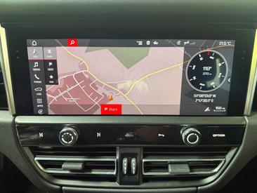 Porsche Macan Electrique S — photo 21