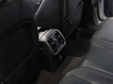 Porsche Macan Turbo — photo 46