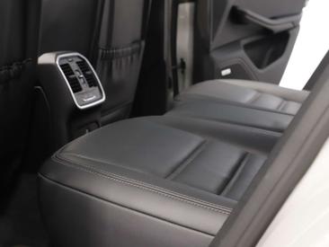Porsche Macan Turbo — photo 47