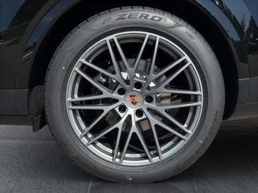 Porsche Cayenne III Turbo — photo 8