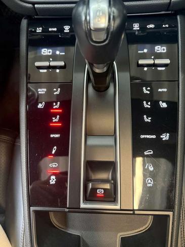Porsche Macan Electrique S — photo 25