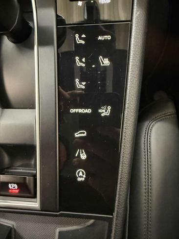 Porsche Macan Electrique S — photo 27