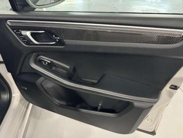 Porsche Macan Electrique GTS — photo 11