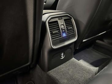 Porsche Macan Electrique GTS — photo 28