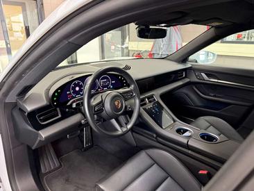 Porsche Taycan — photo 11