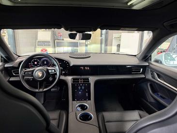 Porsche Taycan — photo 13