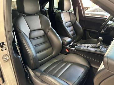 Porsche Macan Electrique Base — photo 11