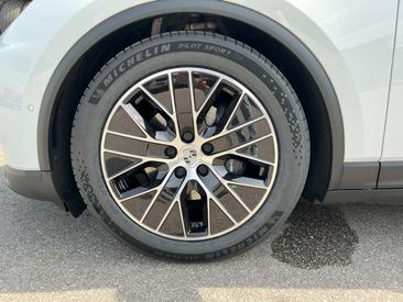 Porsche Macan Electrique — photo 10