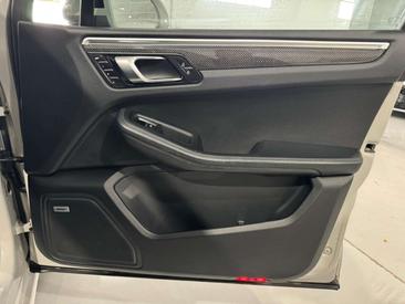 Porsche Macan Electrique GTS — photo 21