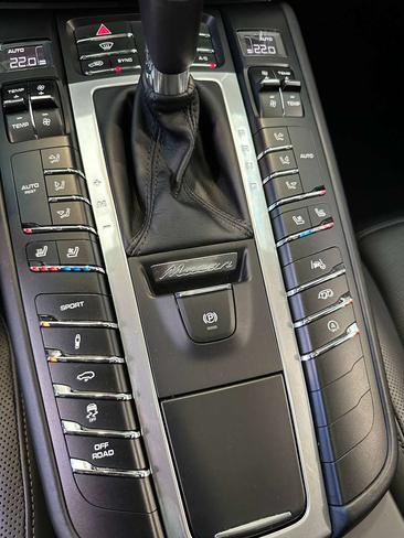 Porsche Macan Electrique Base — photo 19