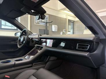 Porsche Taycan Black Edition — photo 14