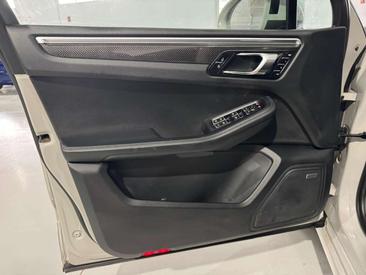 Porsche Macan Electrique GTS — photo 33