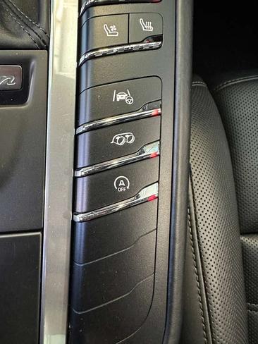 Porsche Macan Electrique Base — photo 21
