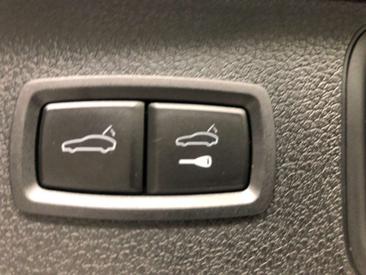 Porsche Macan Electrique Base — photo 11