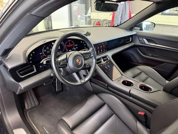 Porsche Taycan — photo 10