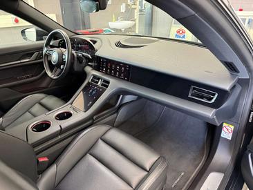 Porsche Taycan — photo 13