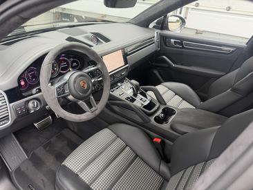 Porsche Cayenne III GTS — photo 12
