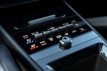 Porsche Cayenne III E-Hybrid Black Edition — photo 11