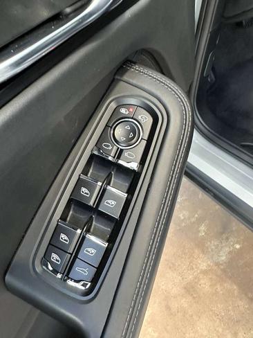 Porsche Macan Electrique Base — photo 30