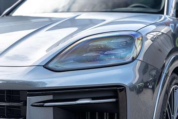 Porsche Cayenne III E-Hybrid Black Edition — photo 17