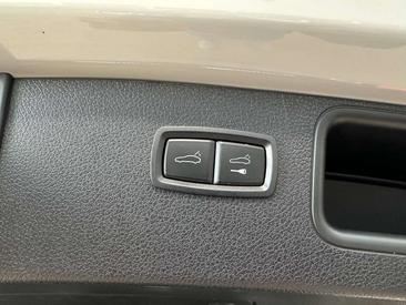 Porsche Macan Electrique Base — photo 34