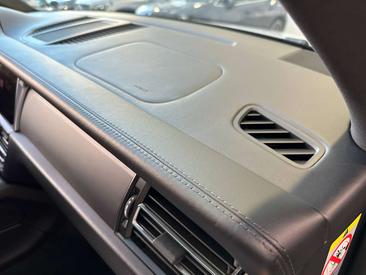 Porsche Macan Electrique Base — photo 35
