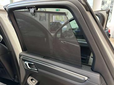 Porsche Macan Electrique Base — photo 36